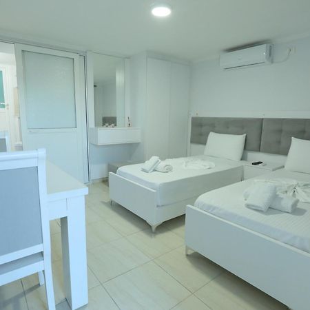 Villa Kevin'S Sarandë エクステリア 写真
