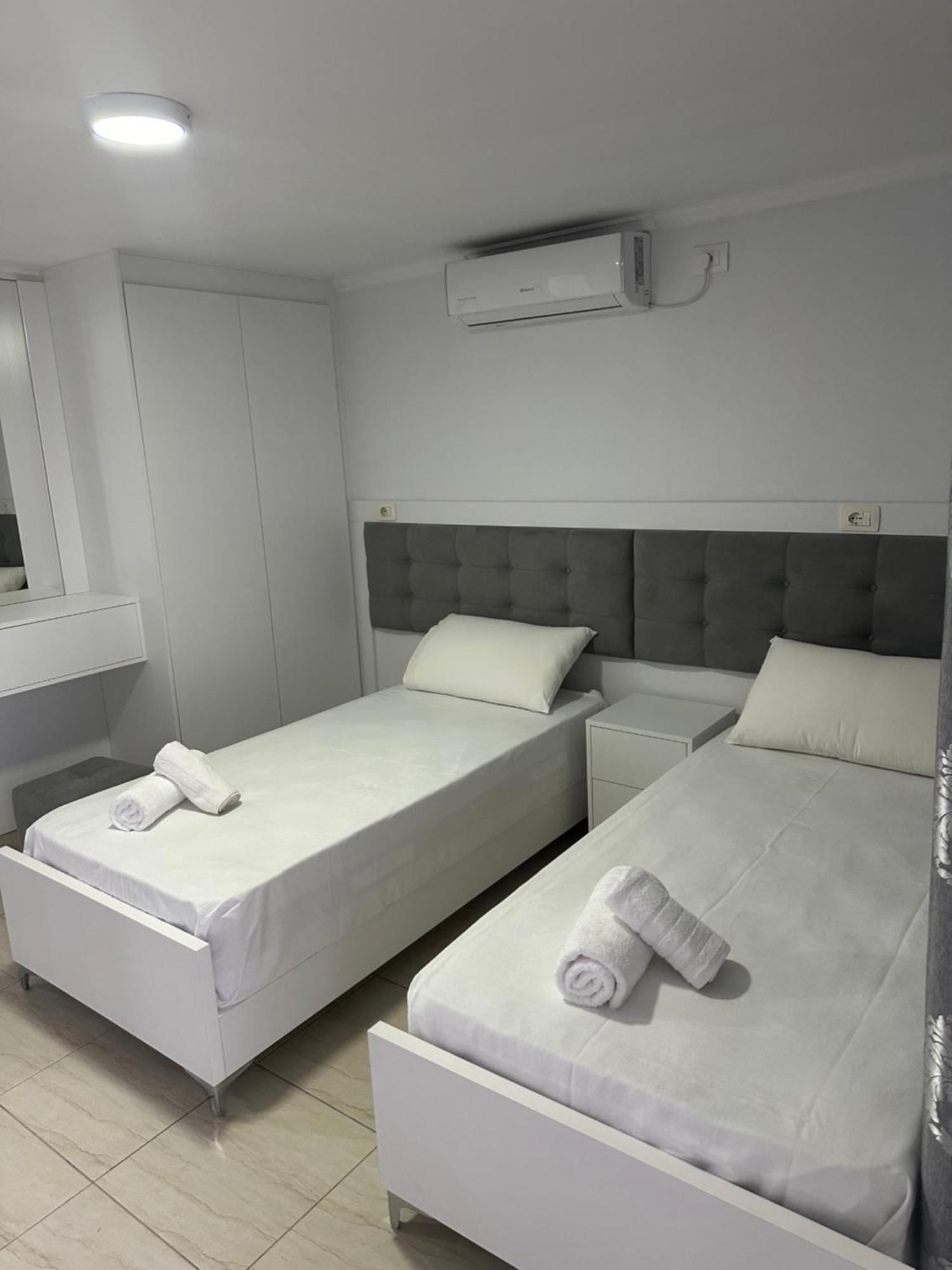 Villa Kevin'S Sarandë エクステリア 写真