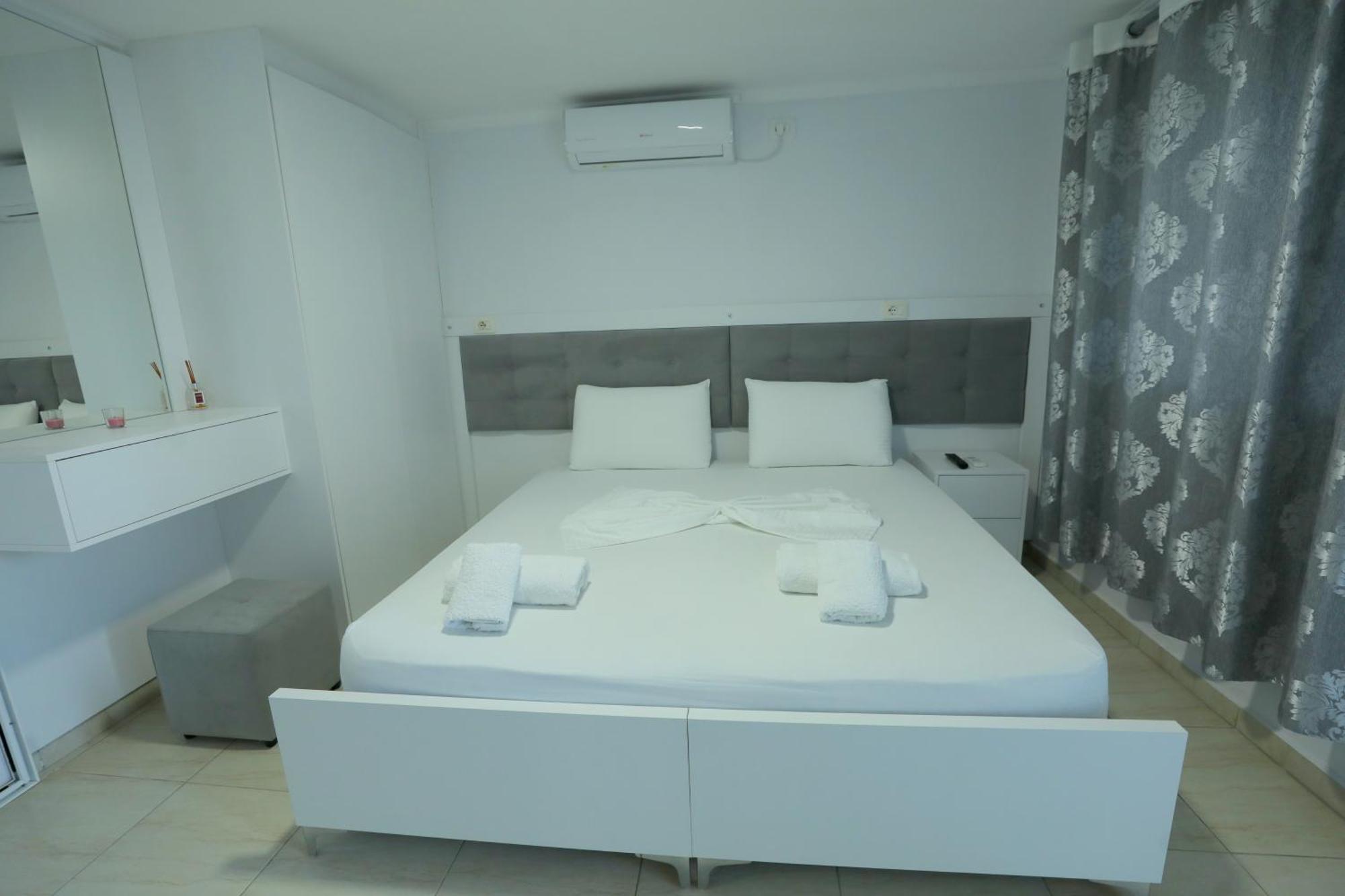 Villa Kevin'S Sarandë エクステリア 写真