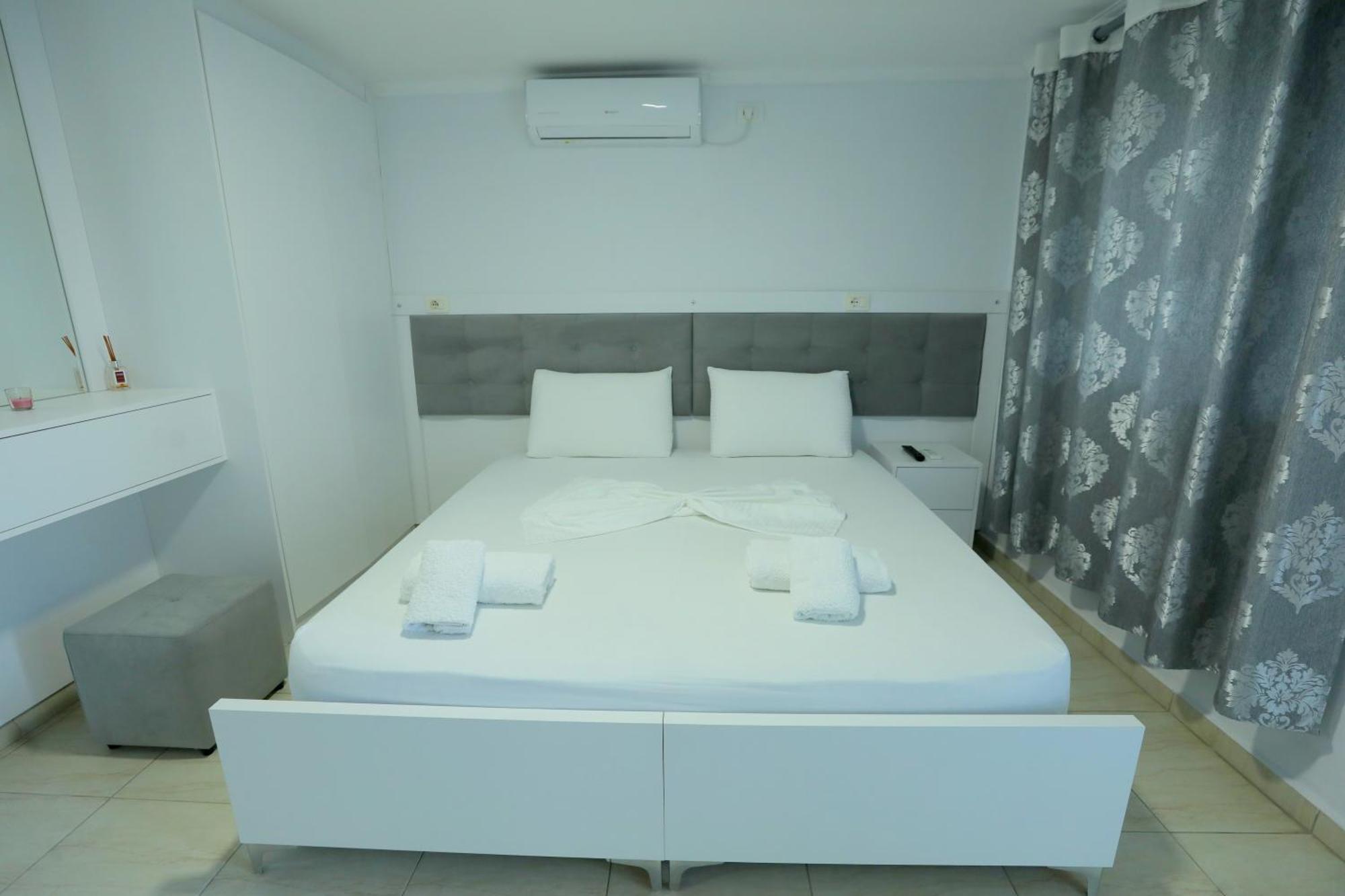 Villa Kevin'S Sarandë エクステリア 写真
