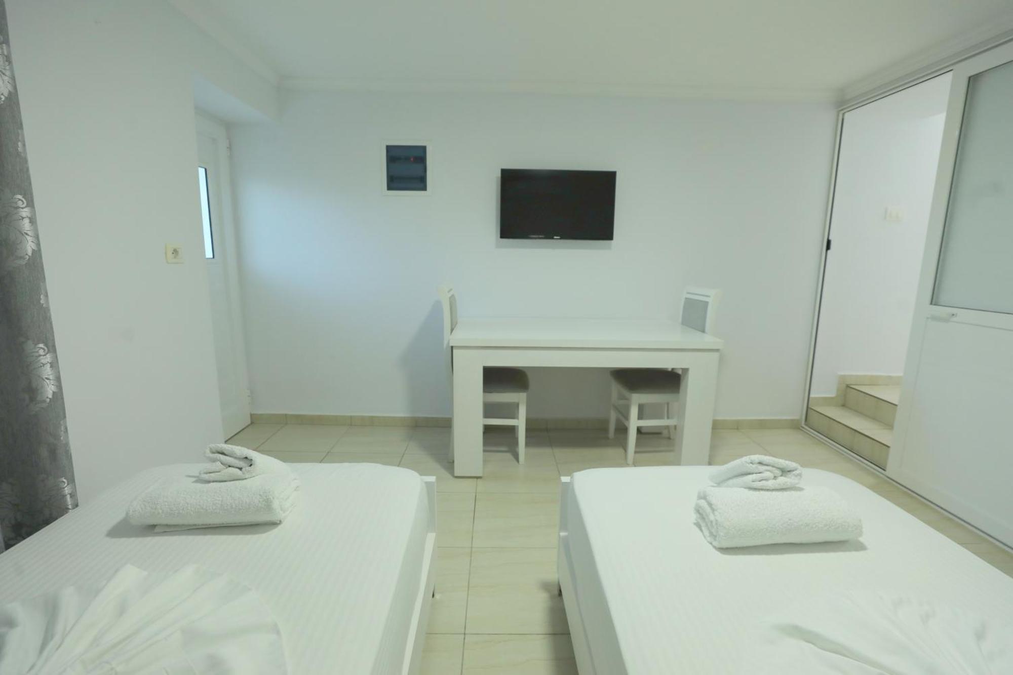 Villa Kevin'S Sarandë エクステリア 写真