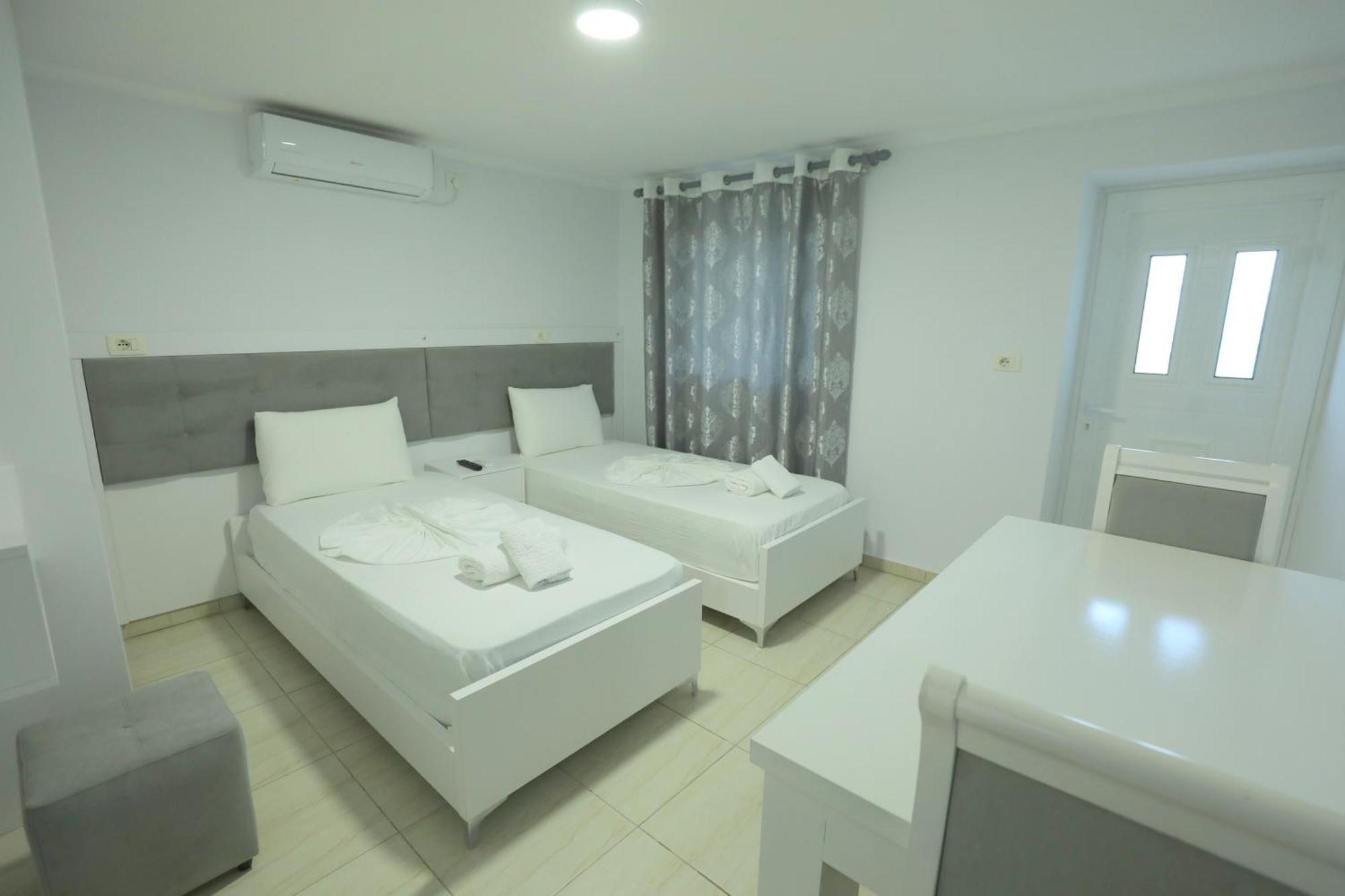 Villa Kevin'S Sarandë エクステリア 写真