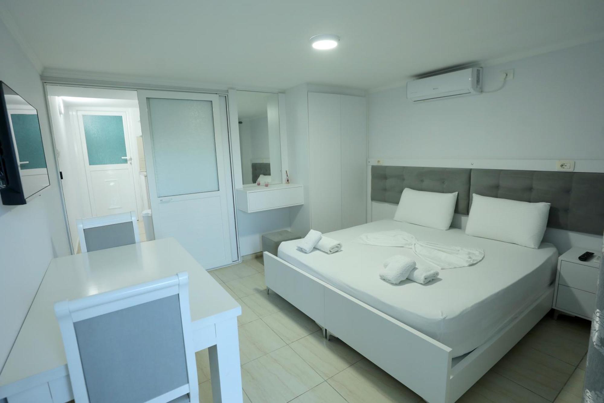 Villa Kevin'S Sarandë エクステリア 写真