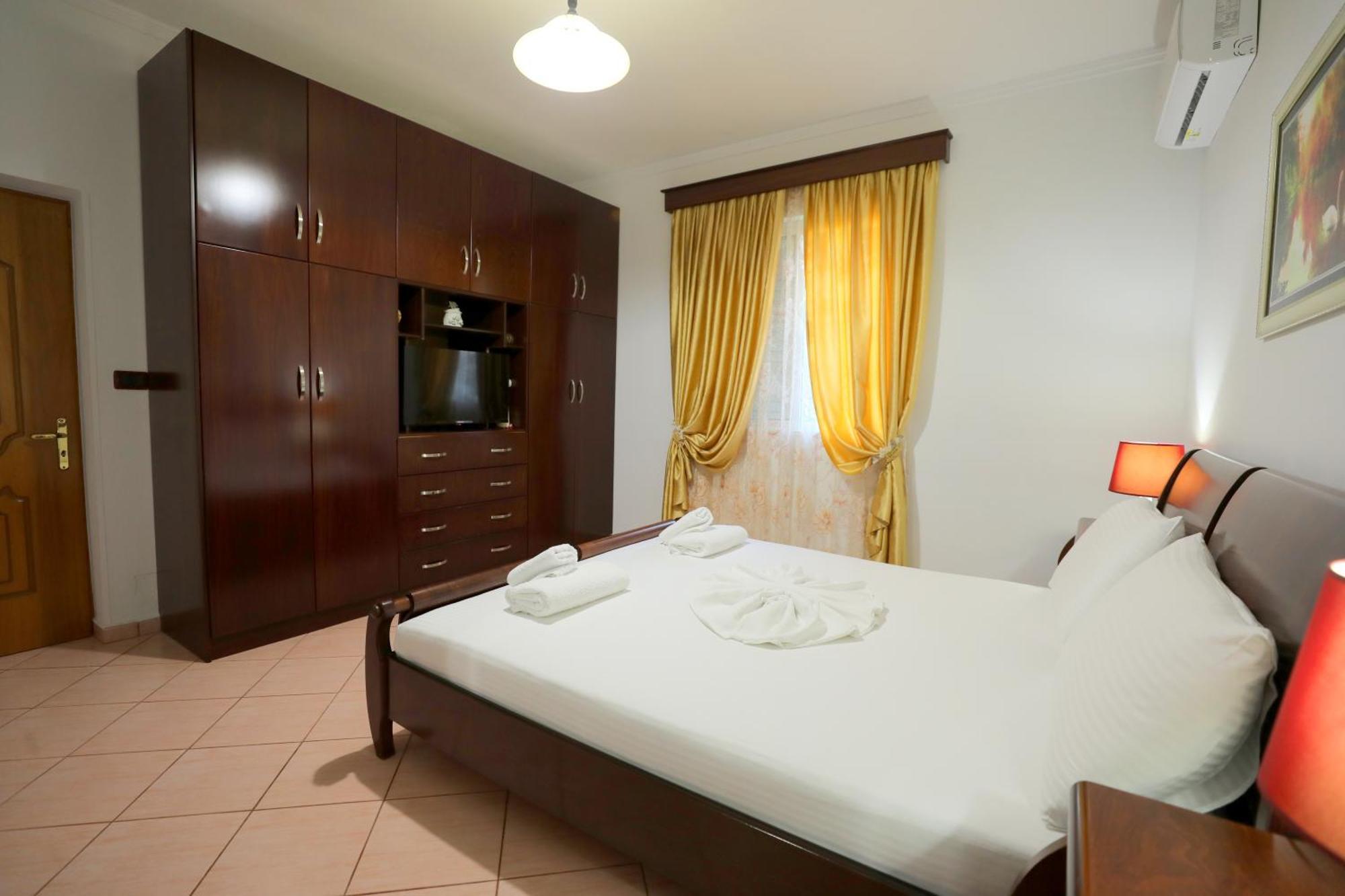 Villa Kevin'S Sarandë エクステリア 写真