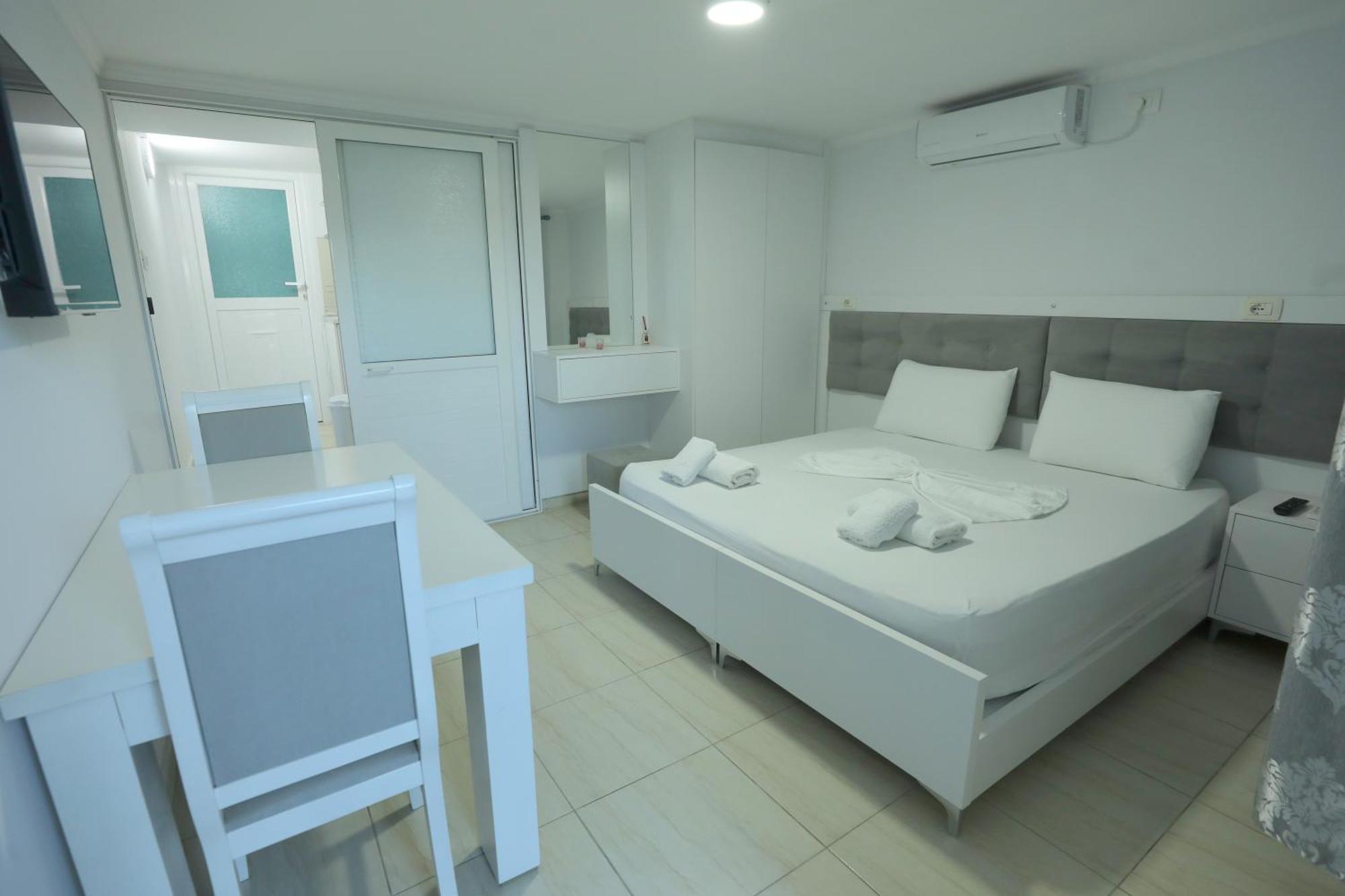 Villa Kevin'S Sarandë エクステリア 写真