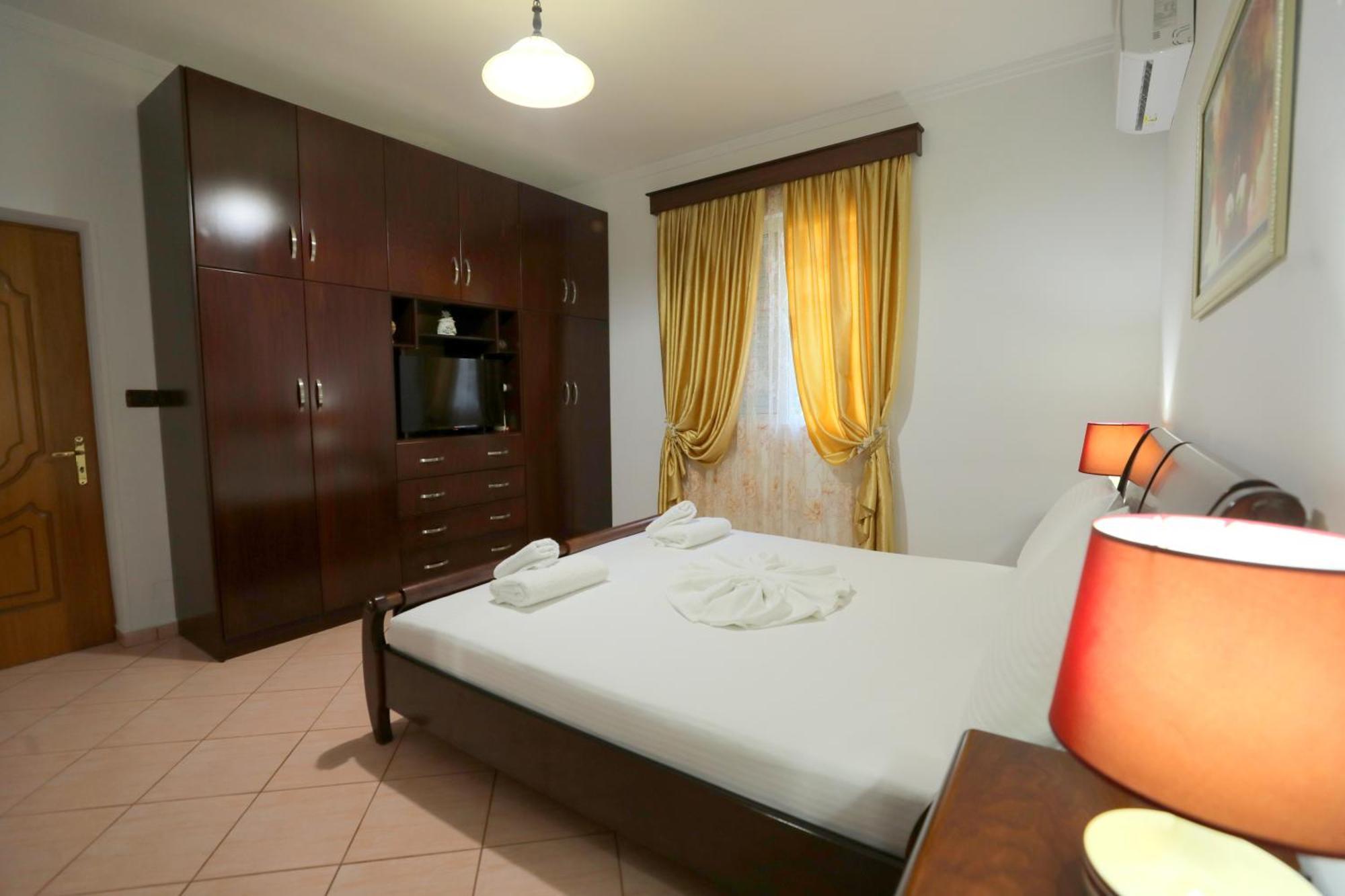 Villa Kevin'S Sarandë エクステリア 写真