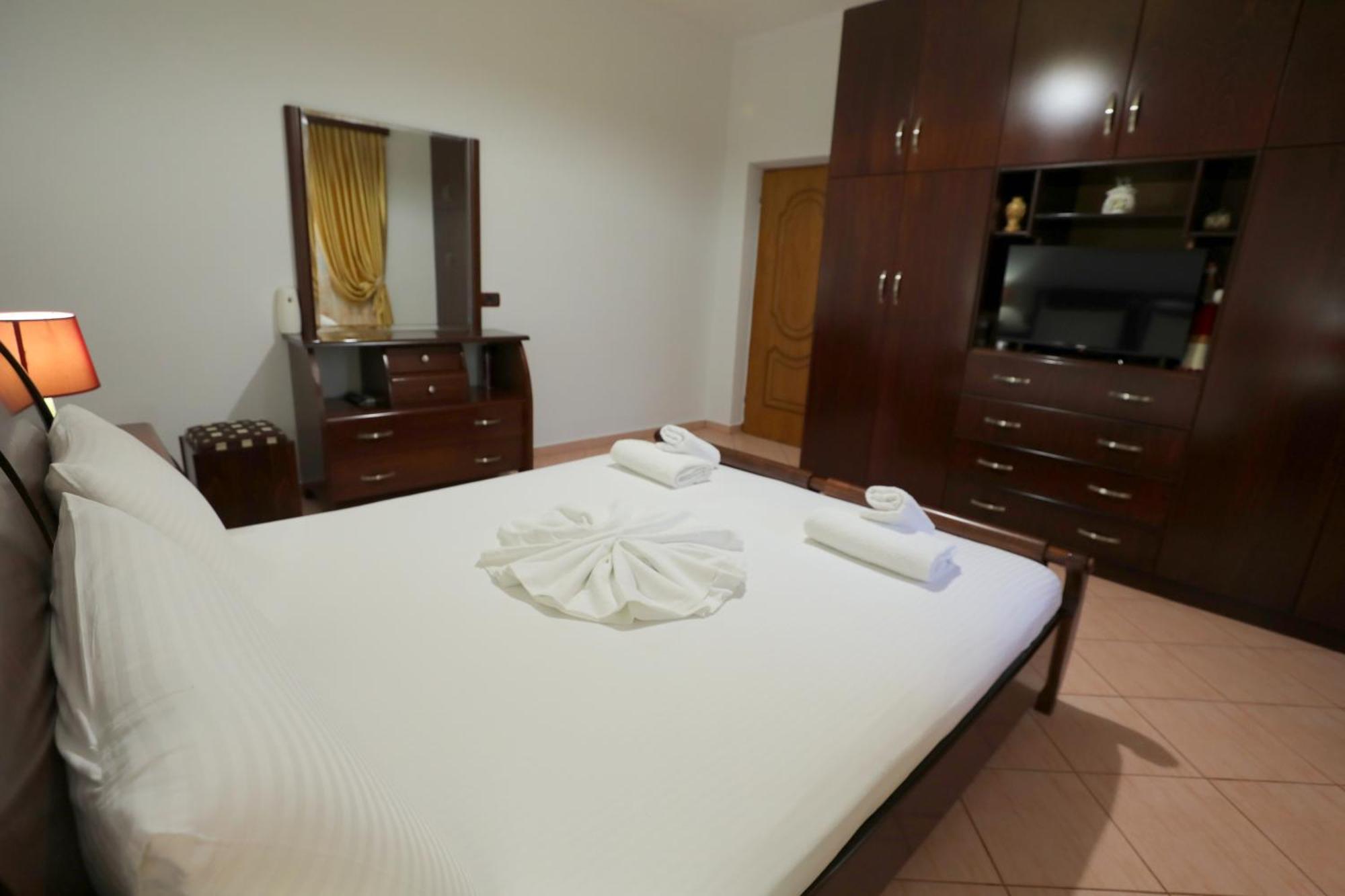 Villa Kevin'S Sarandë エクステリア 写真